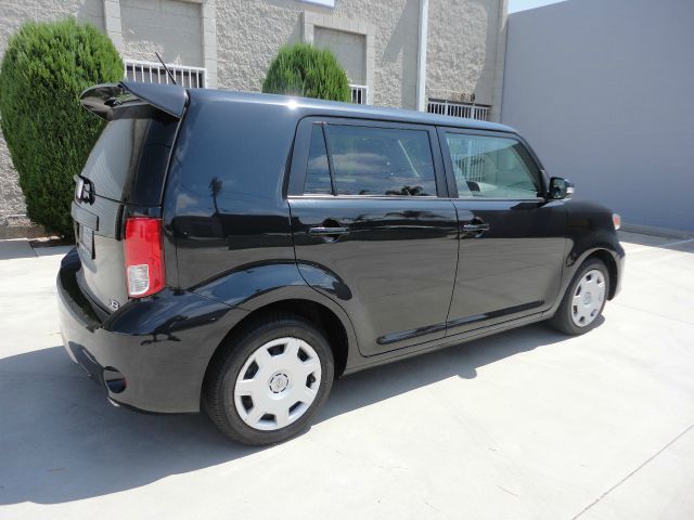 Scion xB 2011 photo 6