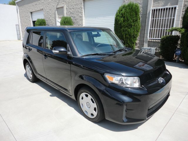 Scion xB 2011 photo 7