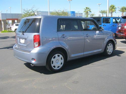 Scion xB 2011 photo 3