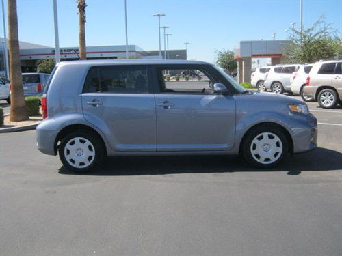 Scion xB 2011 photo 4