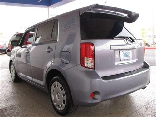 Scion xB 2011 photo 1