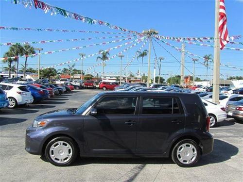 Scion xB 2011 photo 1