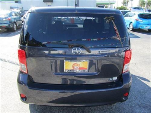 Scion xB 2011 photo 3