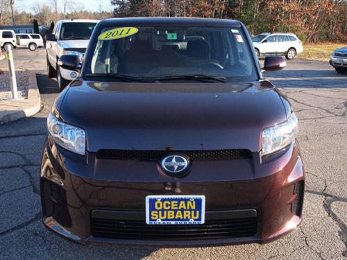 Scion xB 2011 photo 1