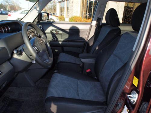 Scion xB 2011 photo 4