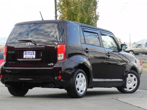 Scion xB 2011 photo 2