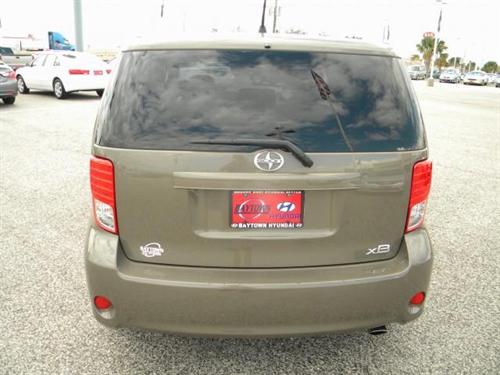 Scion xB 2011 photo 3