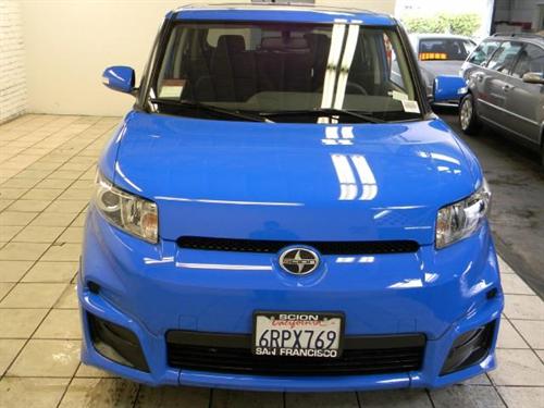 Scion xB 2011 photo 1