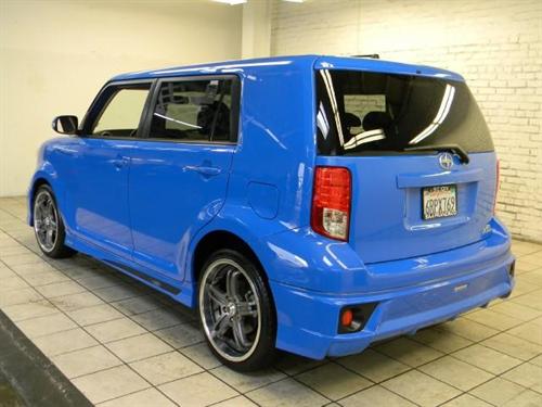 Scion xB 2011 photo 2