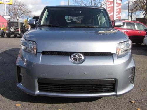 Scion xB 2011 photo 1