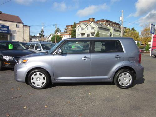 Scion xB 2011 photo 2