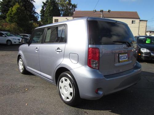 Scion xB 2011 photo 3