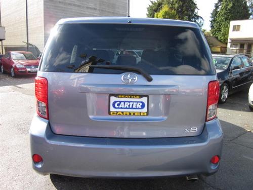 Scion xB 2011 photo 4