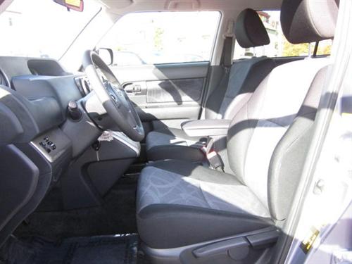 Scion xB 2011 photo 5