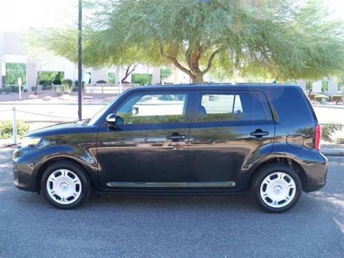 Scion xB 2011 photo 1