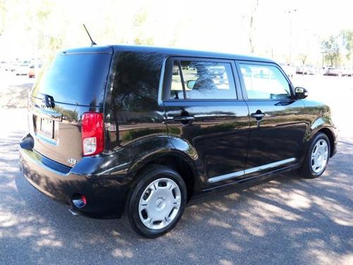 Scion xB 2011 photo 5
