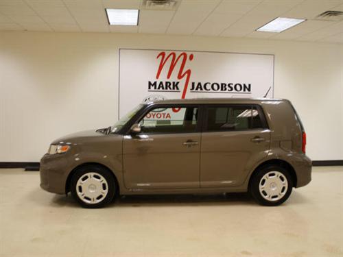 Scion xB 2011 photo 1