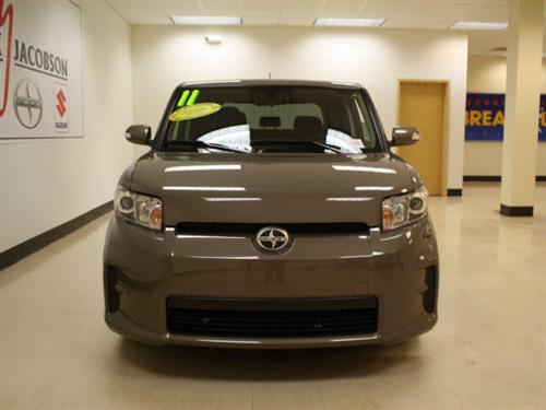 Scion xB 2011 photo 2