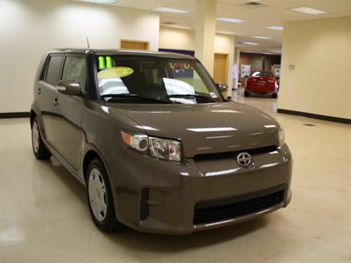 Scion xB 2011 photo 3