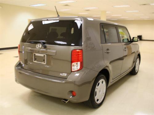Scion xB 2011 photo 4