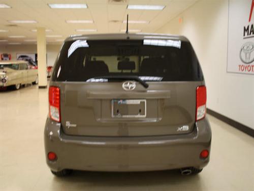 Scion xB 2011 photo 5
