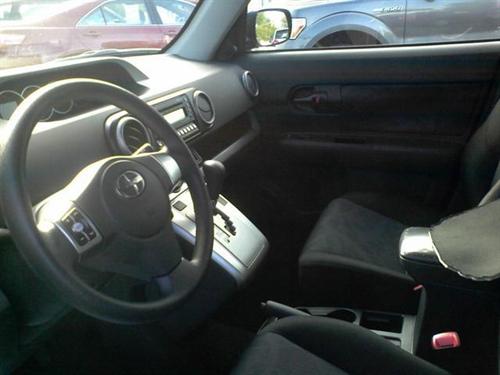 Scion xB 2011 photo 3