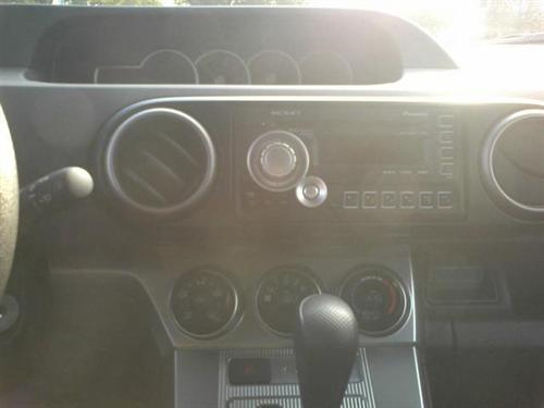 Scion xB 2011 photo 4