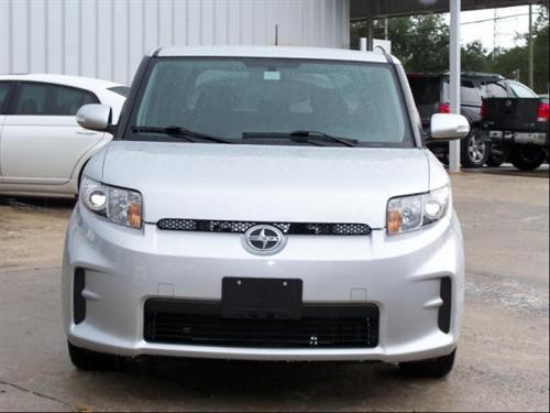 Scion xB 2011 photo 1