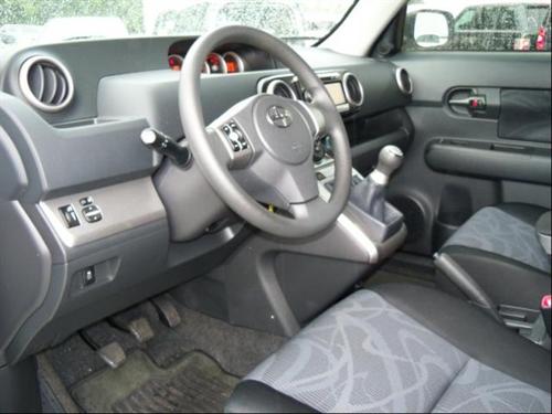 Scion xB 2011 photo 3