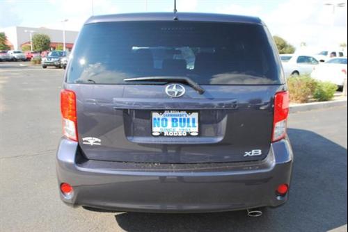 Scion xB 2011 photo 2