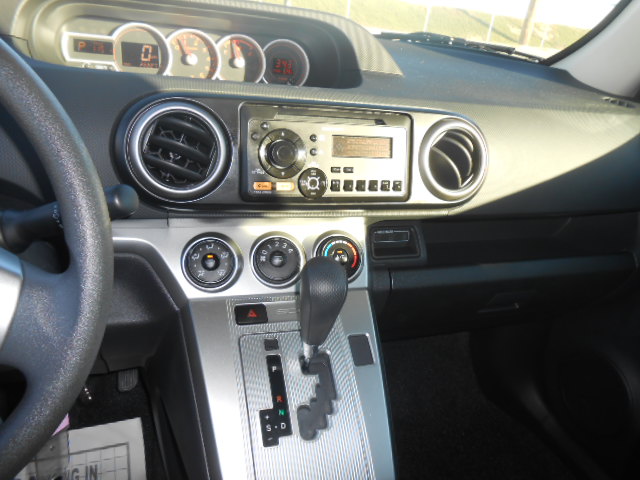 Scion xB 2012 photo 4