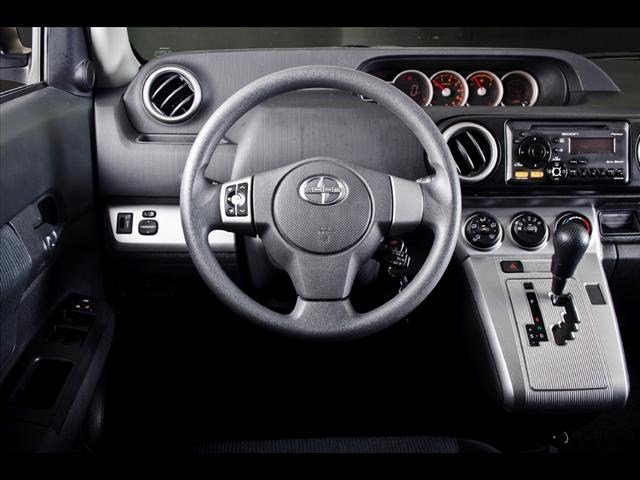 Scion xB 2012 photo 3