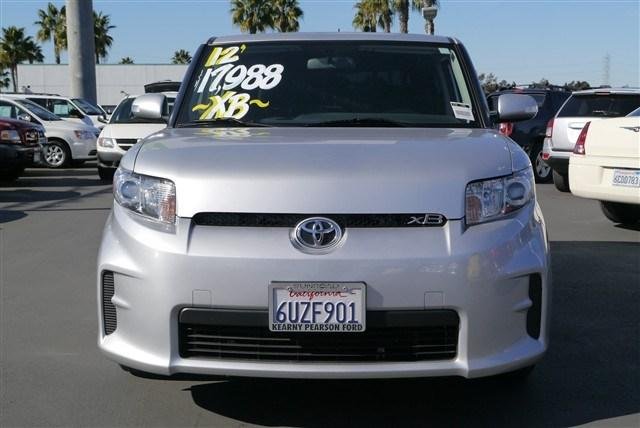 Scion xB 2012 photo 2