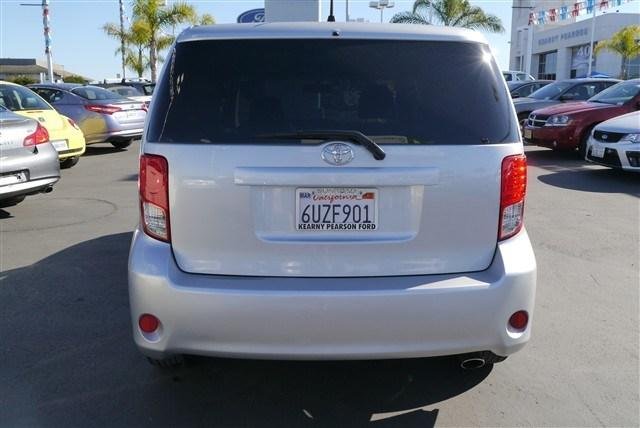 Scion xB 2012 photo 5