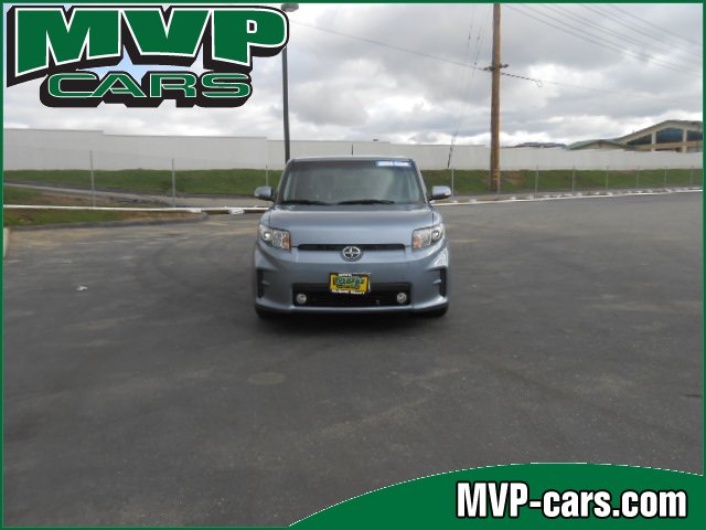 Scion xB 2012 photo 1