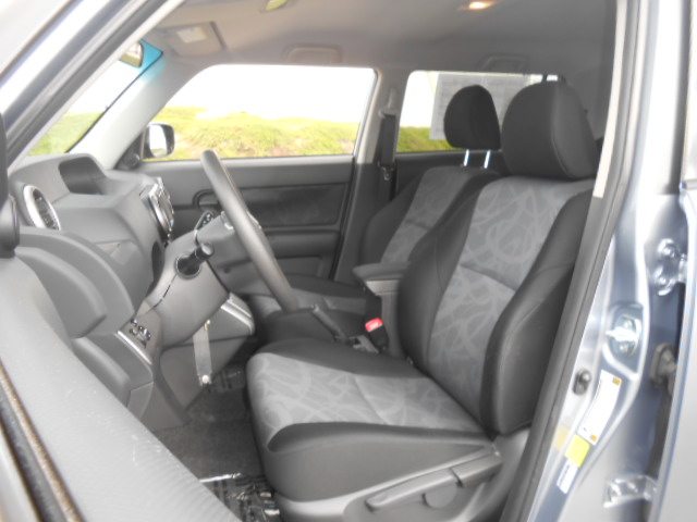 Scion xB 2012 photo 2
