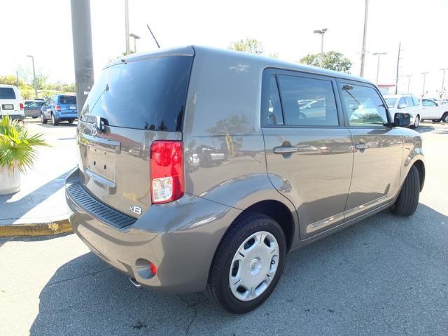 Scion xB 2012 photo 3