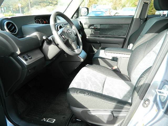 Scion xB 2012 photo 1