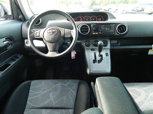 Scion xB 2012 photo 3