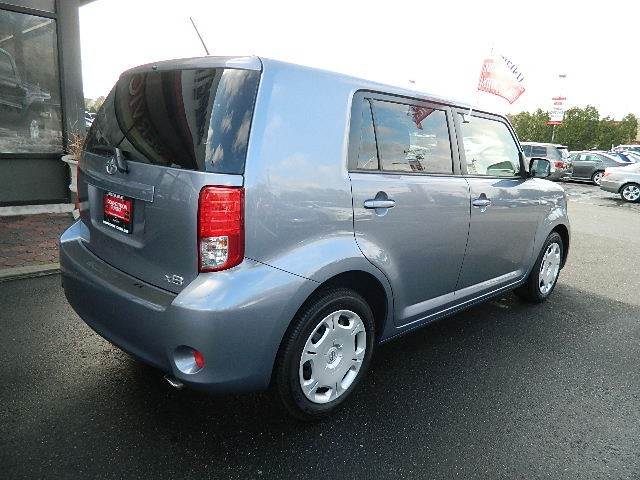 Scion xB 2012 photo 5