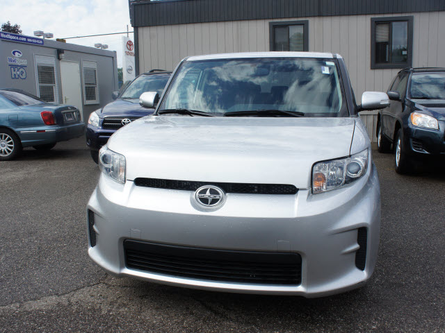 Scion xB 2012 photo 2