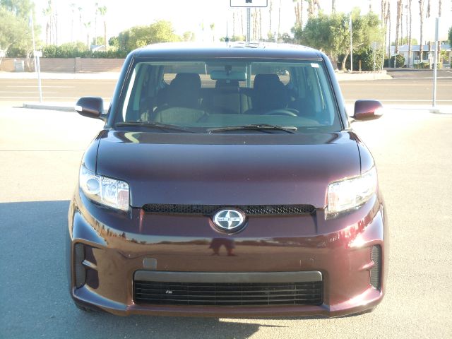 Scion xB 2012 photo 2