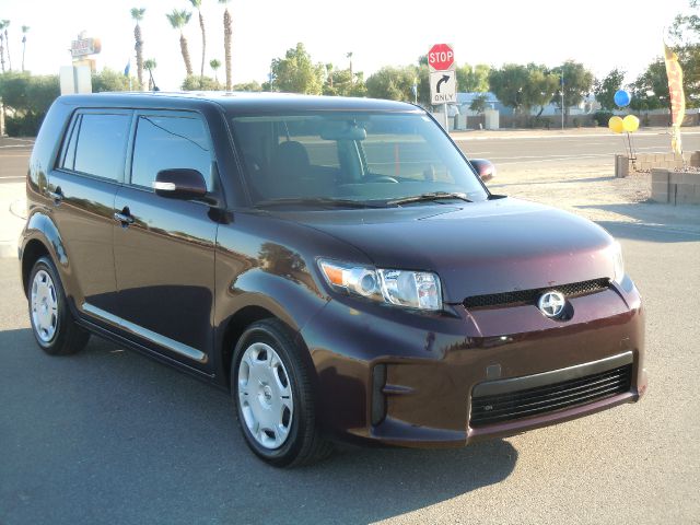 Scion xB 2012 photo 4