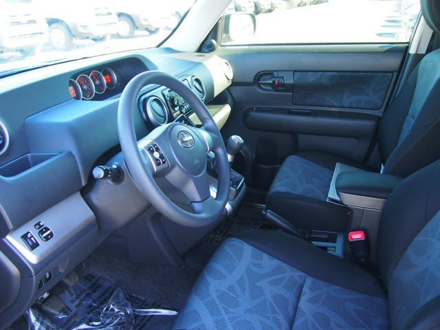 Scion xB 2012 photo 5