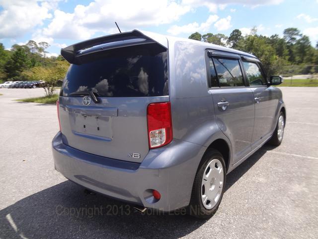 Scion xB 2012 photo 1