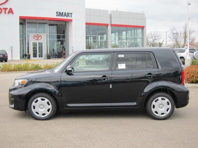 Scion xB 2012 photo 2