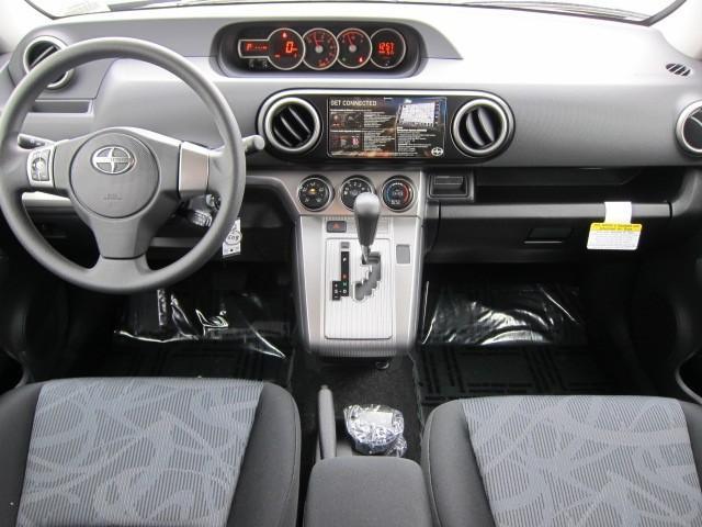 Scion xB 2012 photo 5