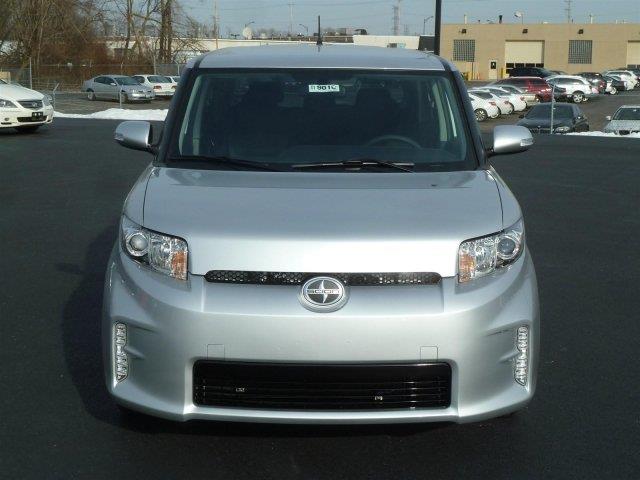 Scion xB 2013 photo 10