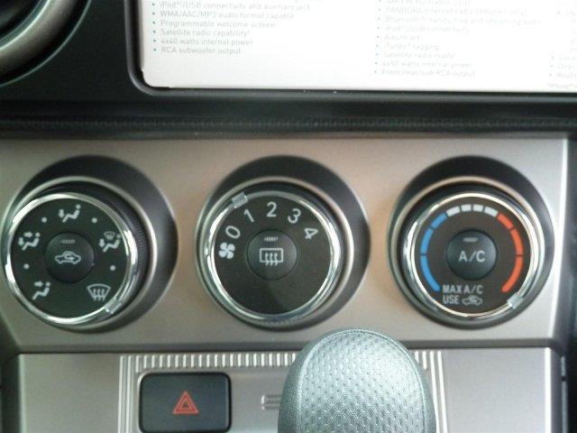 Scion xB 2013 photo 4