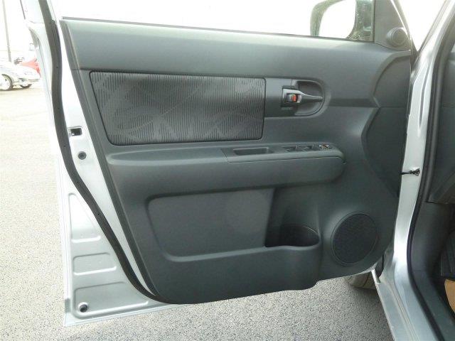 Scion xB 2013 photo 5